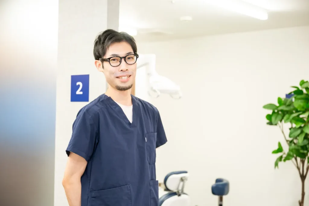 大宮駅の歯医者「アーバン歯科・矯正歯科 大宮ラクーン院」の羽山歯科医師をご紹介します
